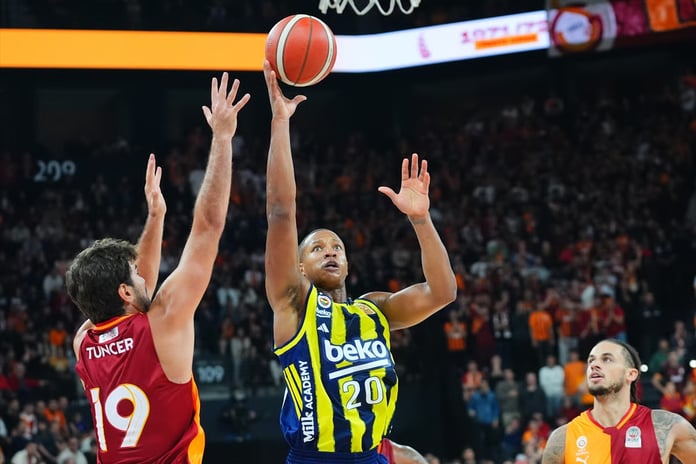 Fenerbahçe, Galatasaray'ın geri dönüşüne izin vermedi: Salon derbisi Fenerbahçe'nin!