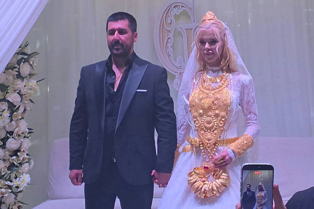Düğünde takılan altınlar odunluktan çıktı