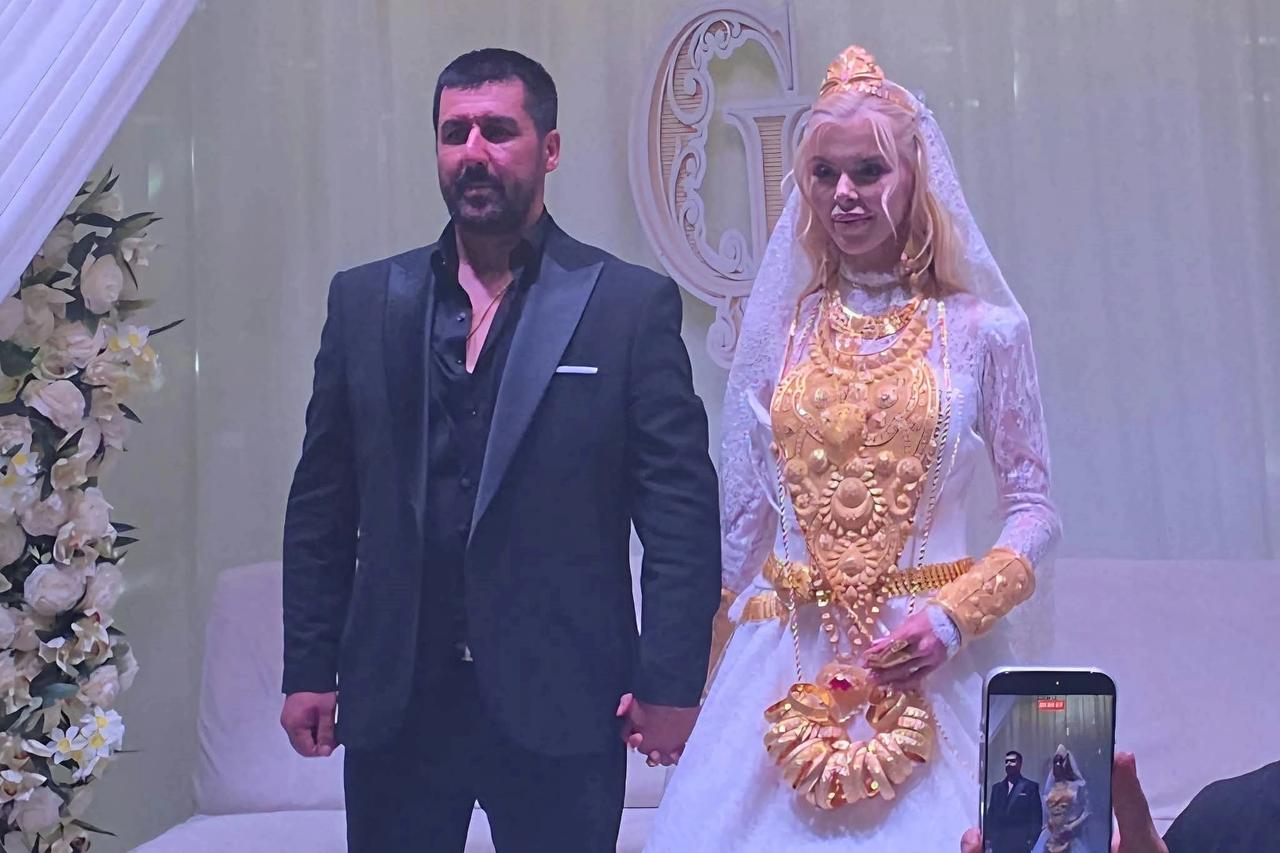Düğünde takılan altınlar odunluktan çıktı