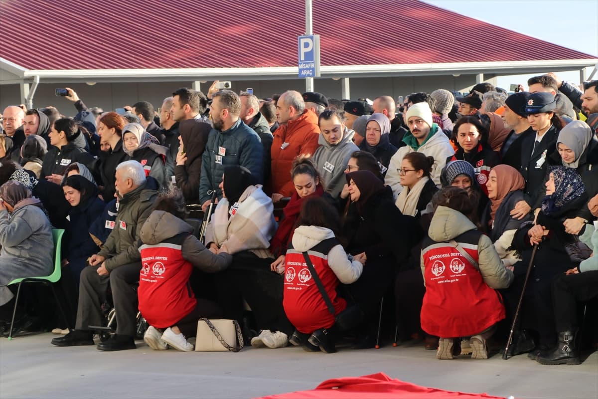 Türkiye şehitlerine ağlıyor: Yalova’da tören düzenlendi 
