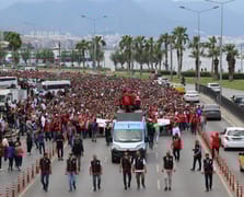 İzmir'de grev yapan 1000 işçi işten çıkarıldı