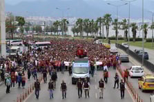 İzmir'de grev yapan 1000 işçi işten çıkarıldı