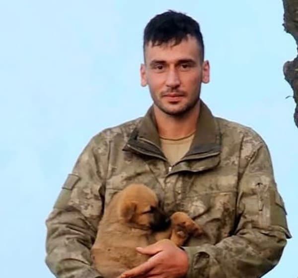 Şehitlerimizin baba evine Türk Bayrağı asıldı