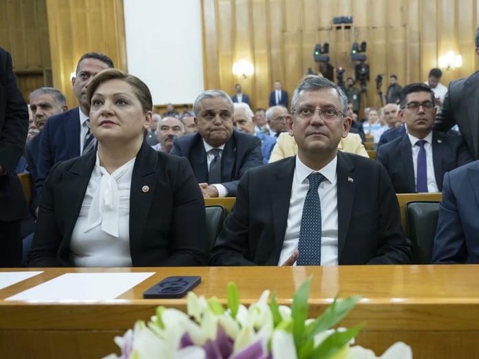 Özgür Özel'den Burcu Köksal'a: Gerekirse boşa kocanı