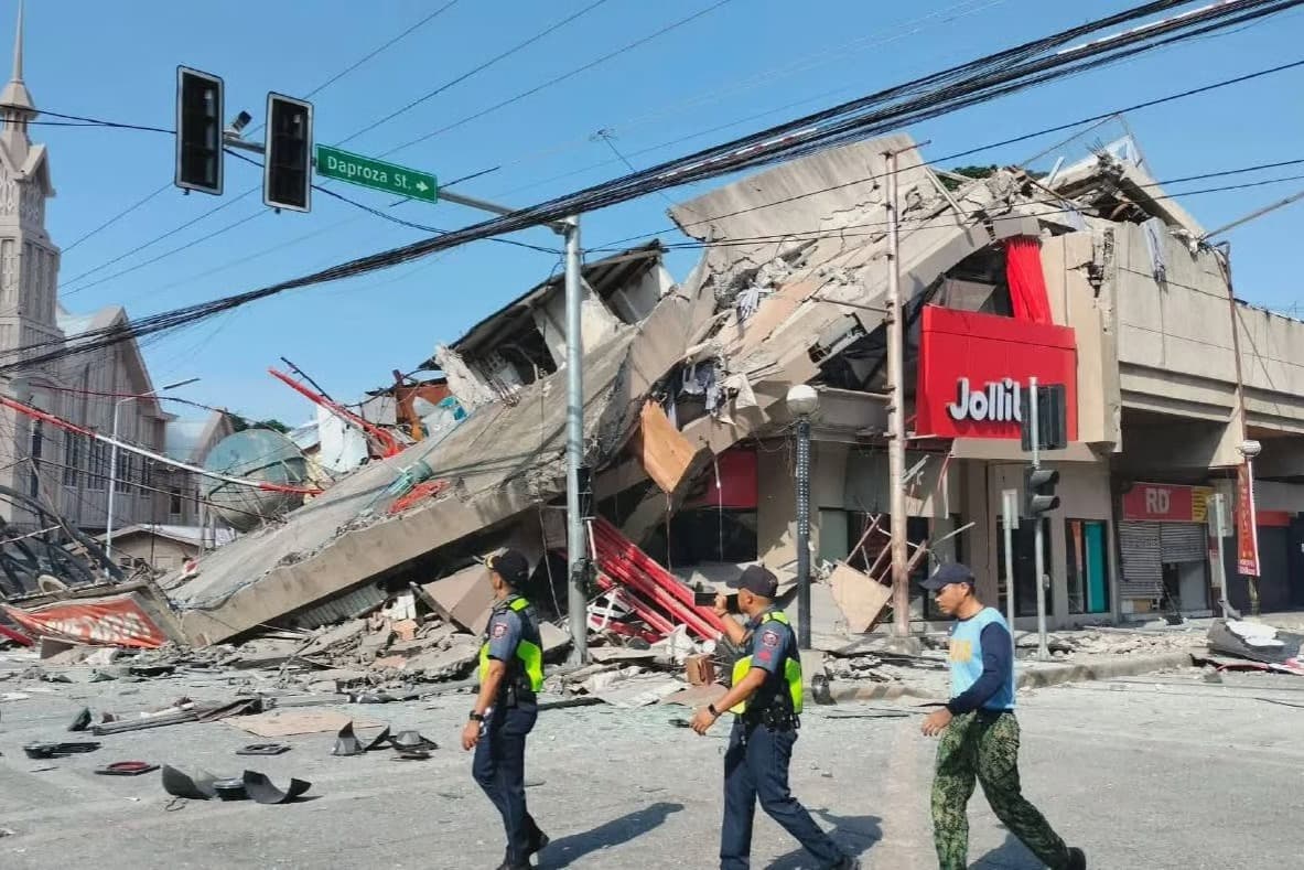 Filipinler'de 7,8 büyüklüğünde deprem meydana geldi