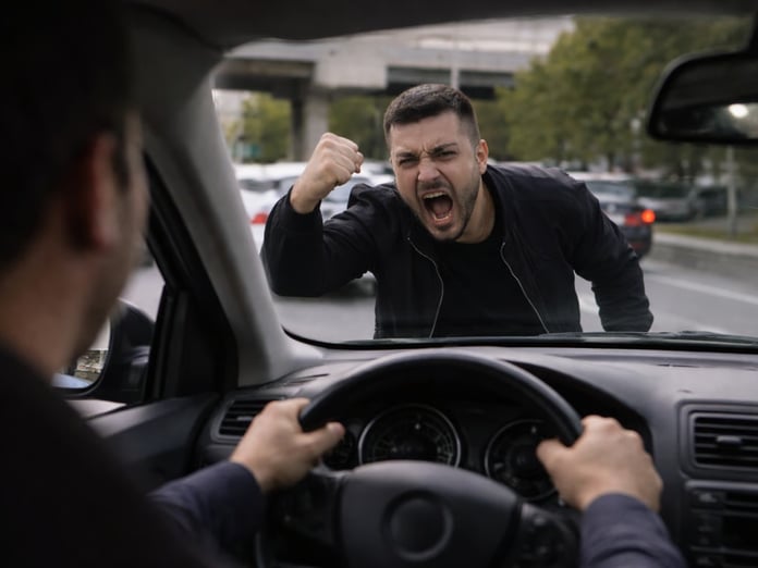 Trafikte yol kesmek: Çek sağa diyene 5 yıl hapis