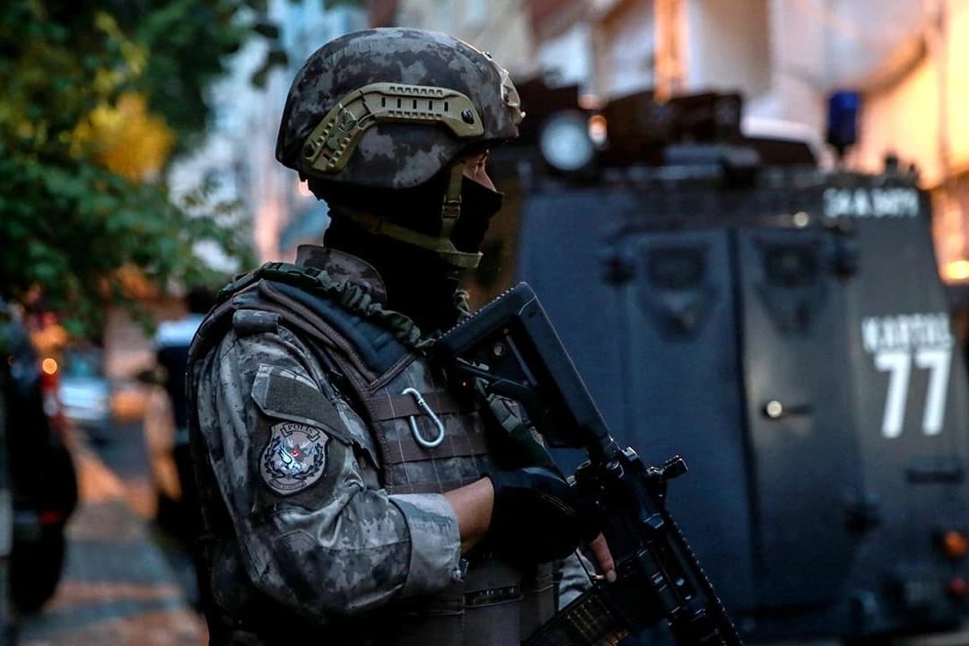 Alihan Kuriş Suç Örgütü'ne yönelik operasyonlarda 4 ilde 12 kişi gözaltına alındı
