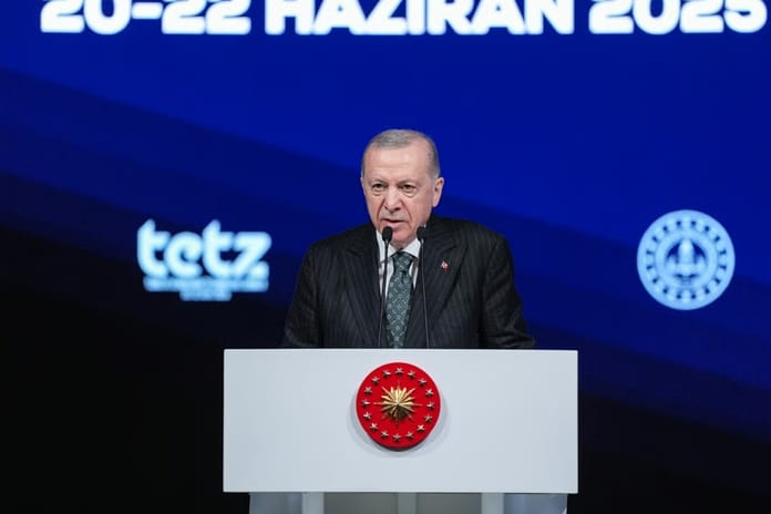Cumhurbaşkanı Erdoğan'dan Eğitim Teknolojileri Zirvesi'nde 'Dijital Derebeyleri' uyarısı