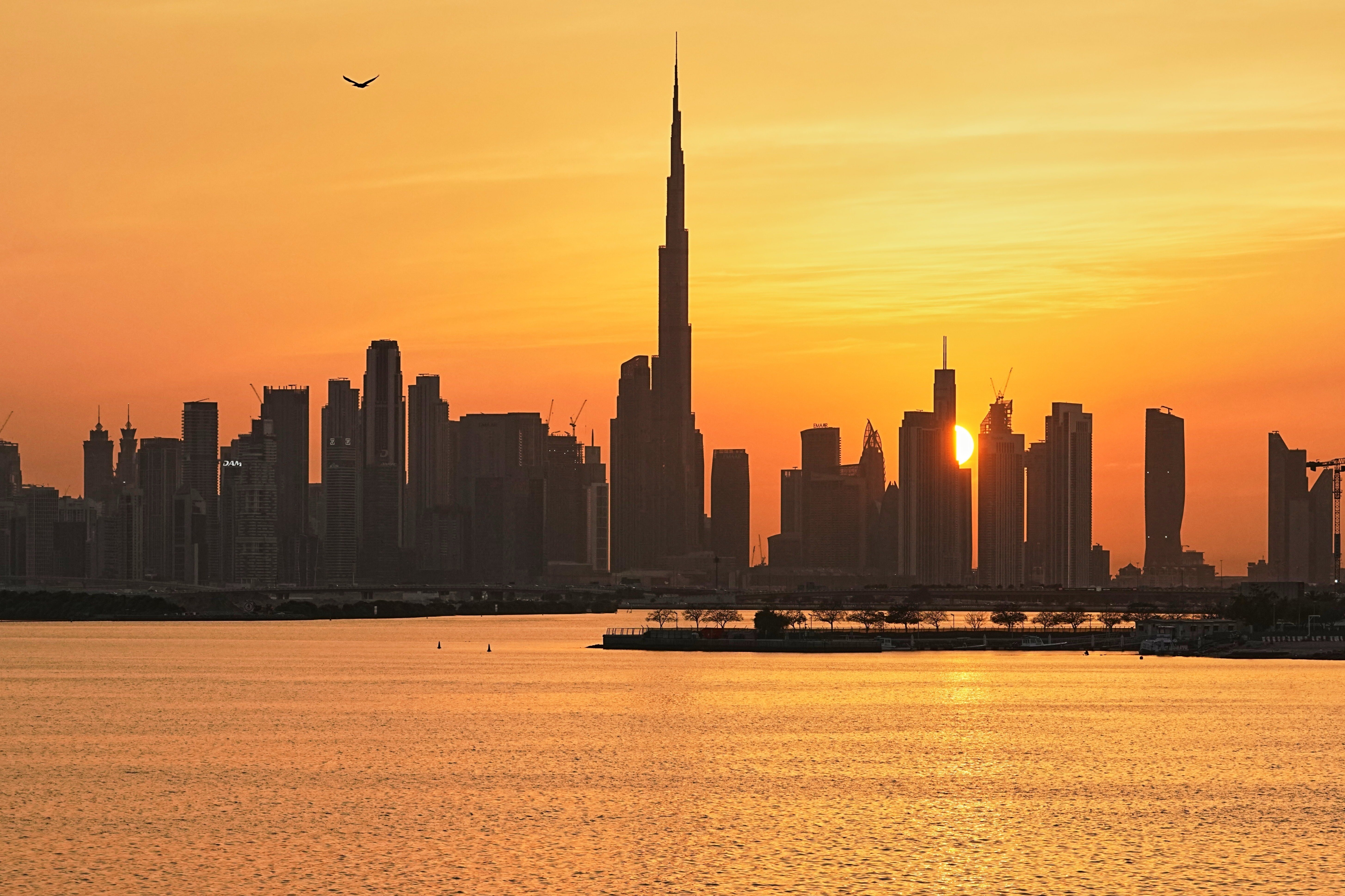 UAE Balances Iran Trade and US, Israeli Defense
