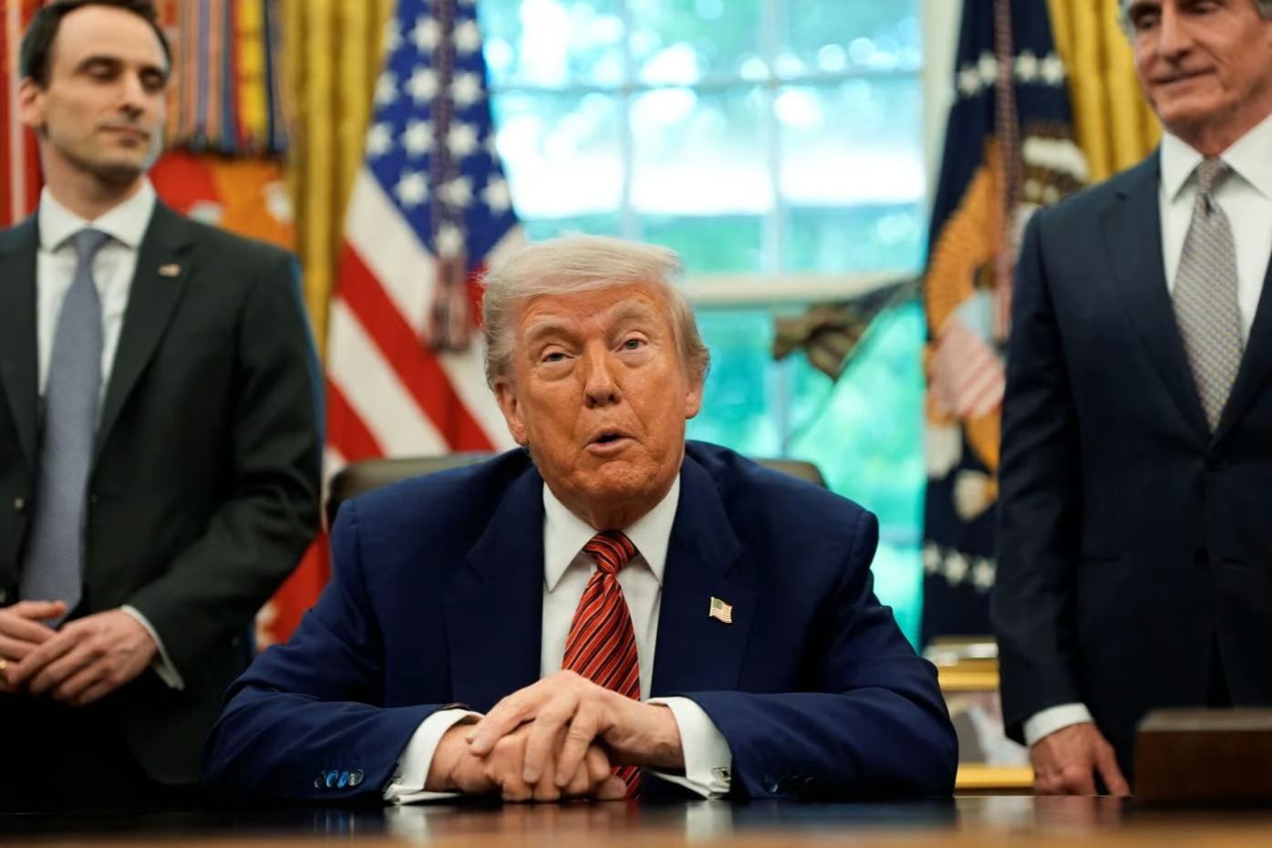 Trump Threatens Tariffs on EU, Apple