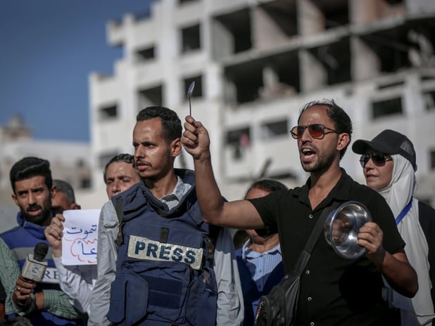 Gazze'de görev yapan gazeteciler açlık grevine başladı