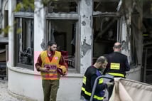 İran’ın İsrail’e yönelik misilleme saldırısında Tel Aviv yakınlarında hasar oluştu