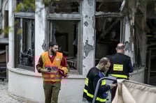 İran’ın İsrail’e yönelik misilleme saldırısında Tel Aviv yakınlarında hasar oluştu