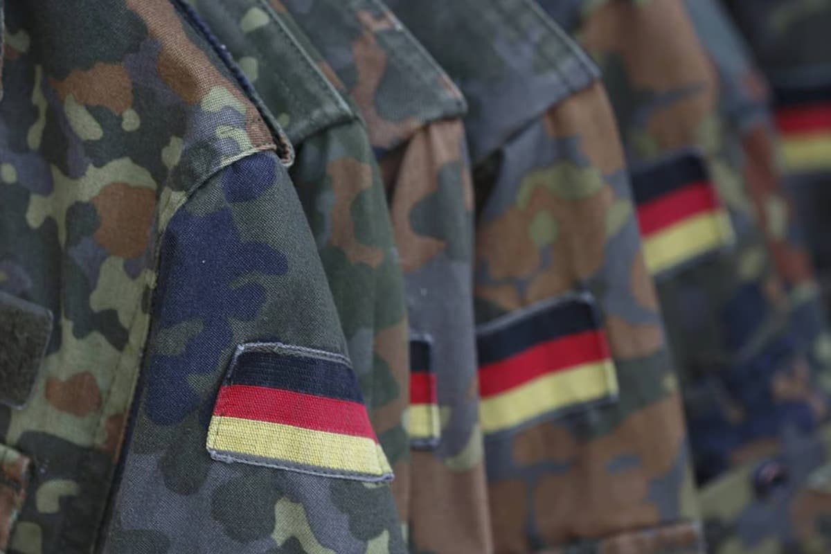 Merz zorunlu askerlik sinyali verdi