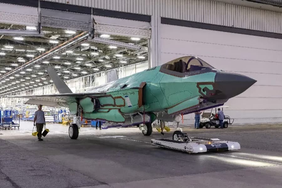 Finlandiya’nın ilk F-35A savaş uçağı montajı tamamlandı