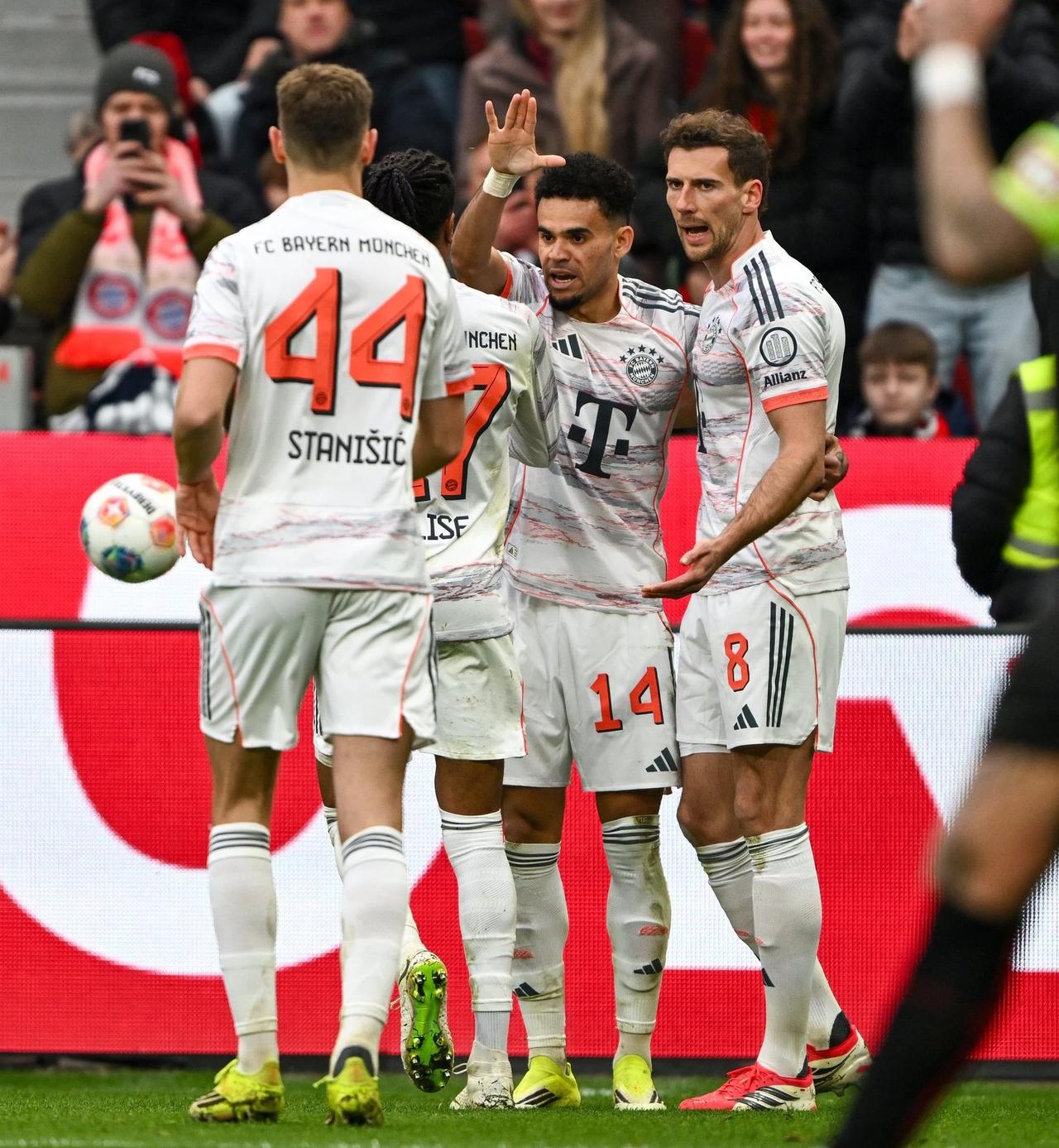 Bundesliga: Bayern Münih 9 kişiyle direndi