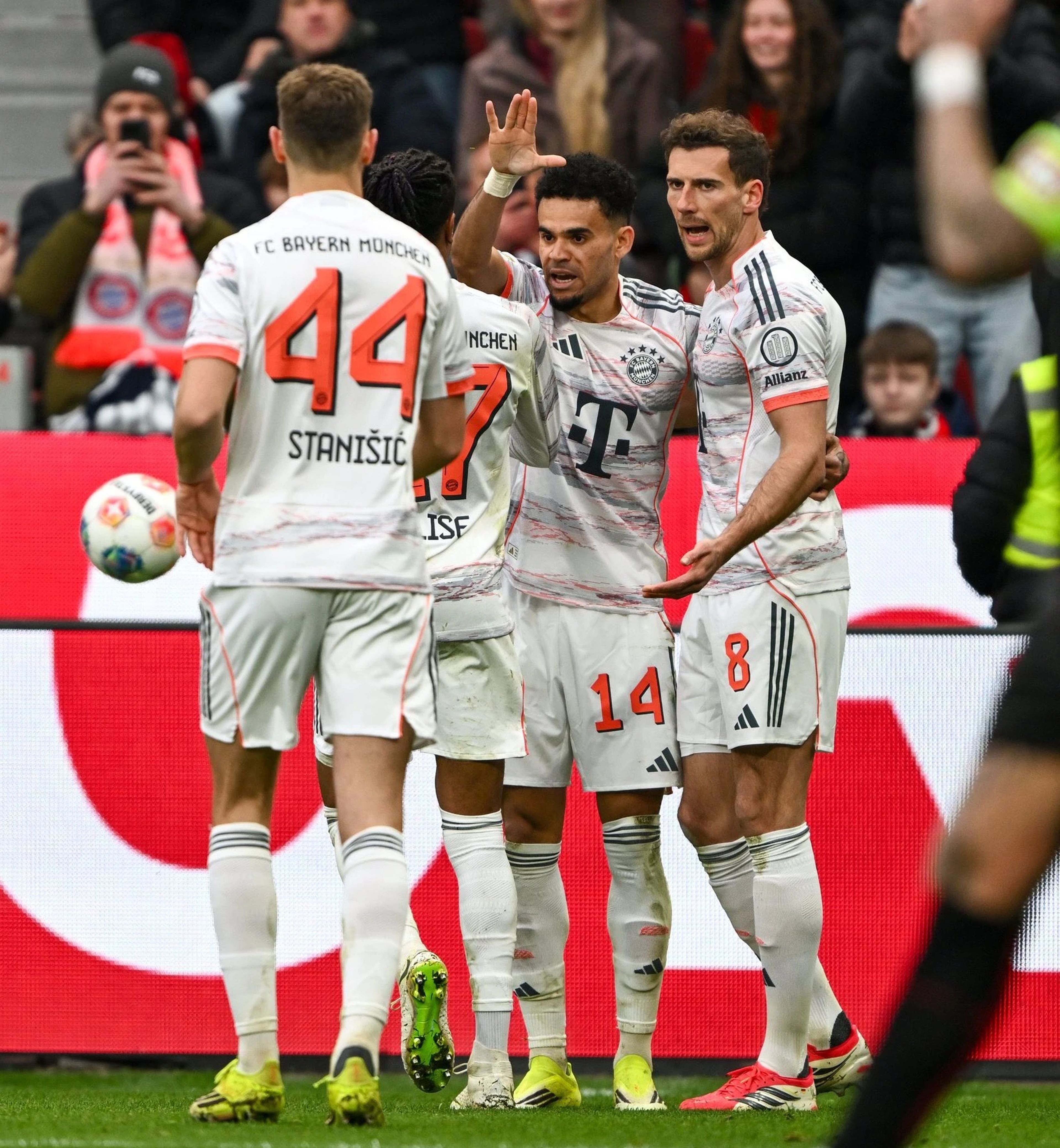 Bundesliga: Bayern Münih 9 kişiyle direndi