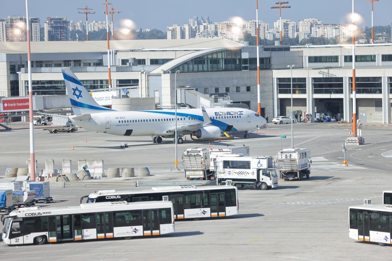 Uslararası havayolu şirketleri Tel Aviv uçuşlarını askıya aldı. (AA)