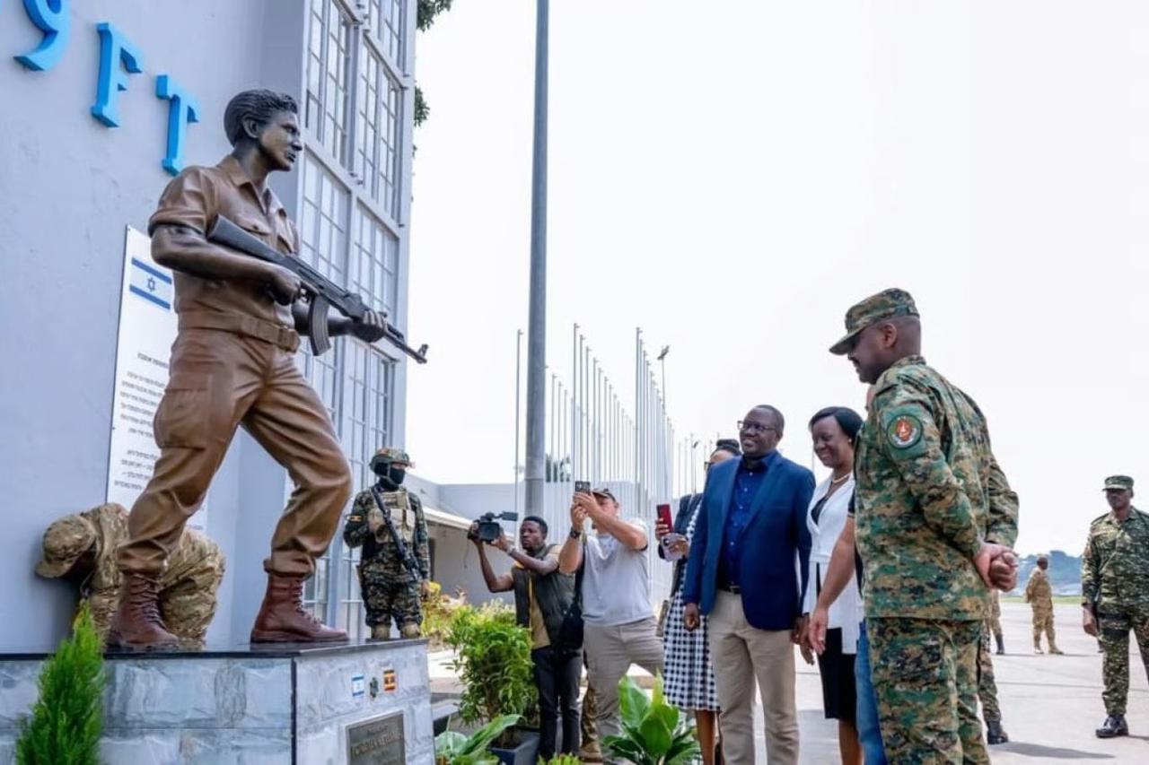 Netanyahu'nun kardeşi için Uganda'da Entebbe anıtı