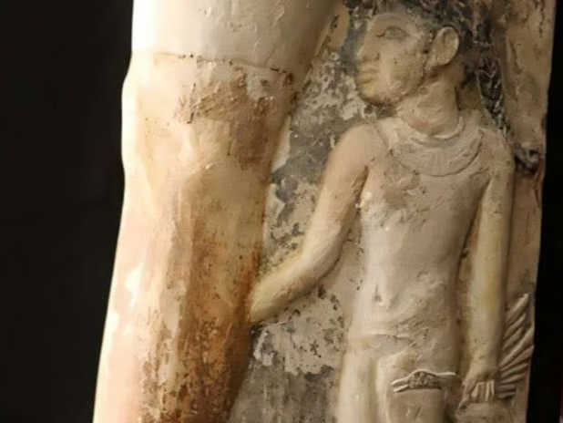 Mısır'da Eski Krallık dönemine ait bir aile heykeli bulundu 