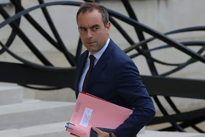 Macron istifa eden Lecornu’yu yeniden Başbakan atadı