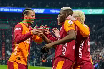 Derbi düğümünü Osimhen çözdü