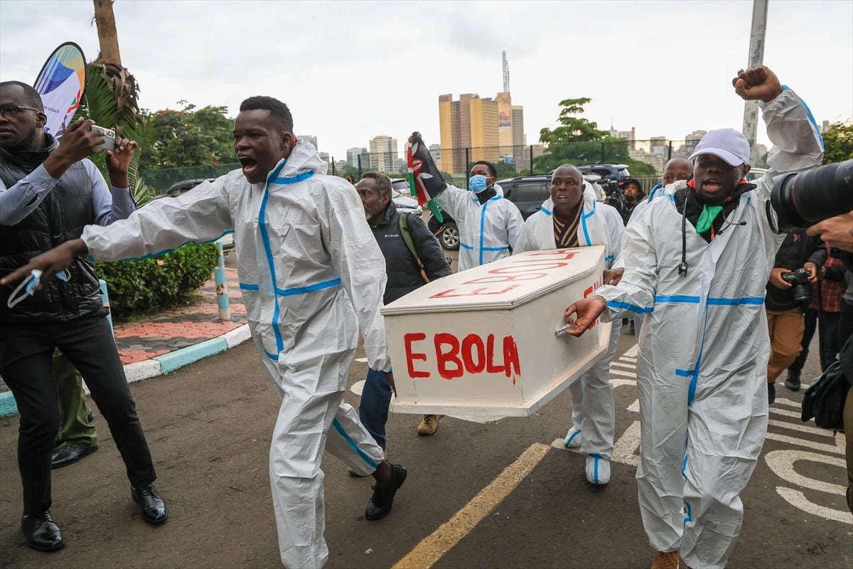 Kenya'da ABD'liler için kurulacak Ebola merkezi protesto edildi