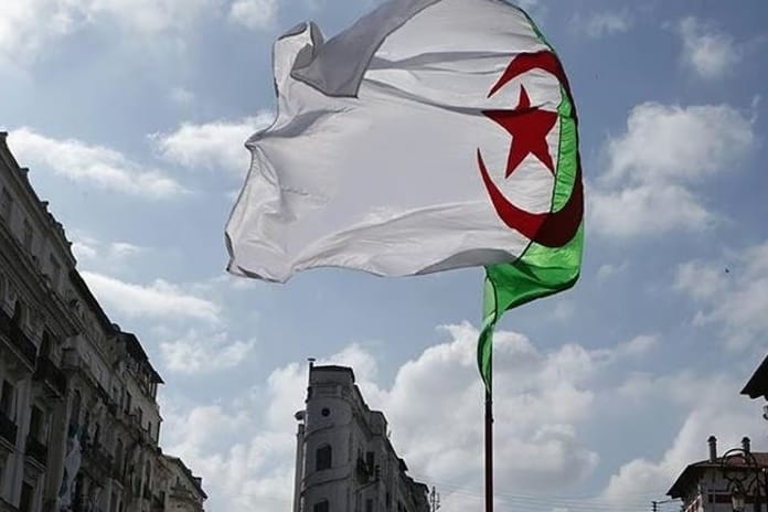 Cezayir resmi yazışmalarda Arapça ve İngilizce kullanacak