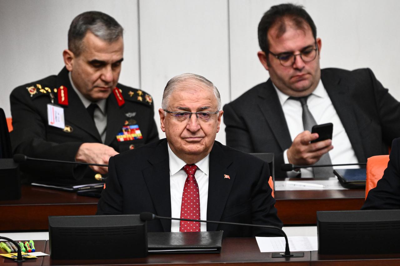 Bakan Güler'den terör örgütlerine çağrı: Silahları koşulsuz teslim edin