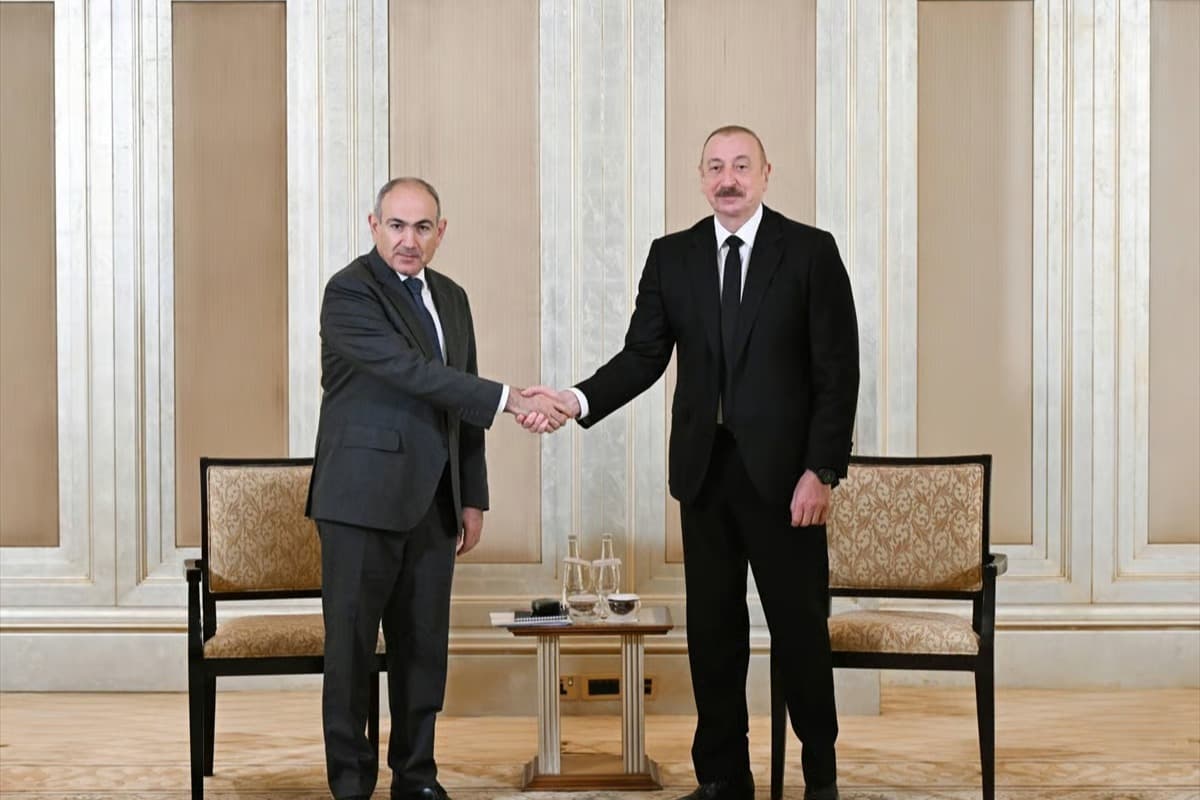 Aliyev ve Paşinyan Abu Dabi'de kalıcı barışı görüştü
