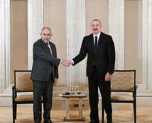 Aliyev ve Paşinyan Abu Dabi'de kalıcı barışı görüştü