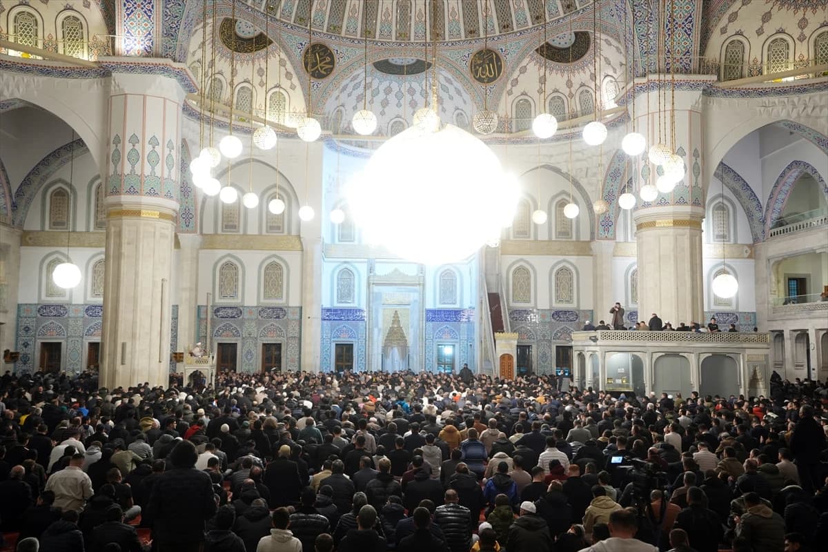 Yurt genelinde Kadir Gecesi idrak edildi