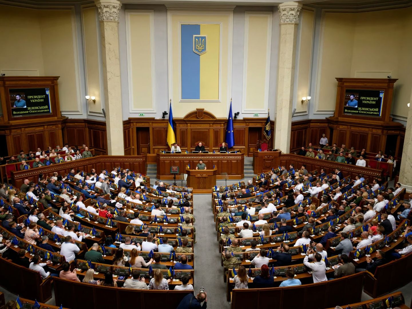 Ukrayna'da tartışmalı önerge: Milletvekilleri cepheye gönderilsin