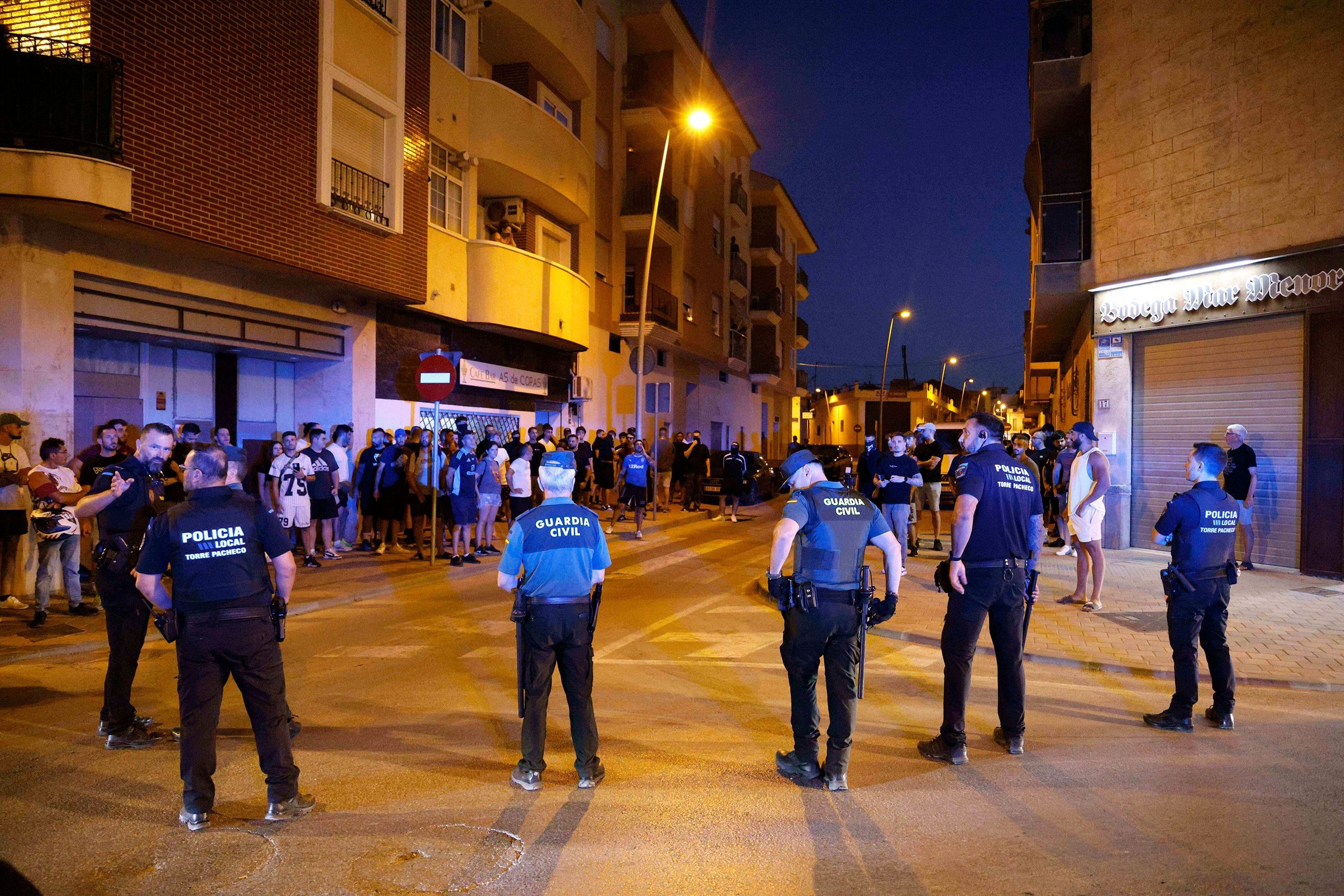 İspanya'nın Murcia kentinde göçmenler ile aşırı sağcılar çatıştı