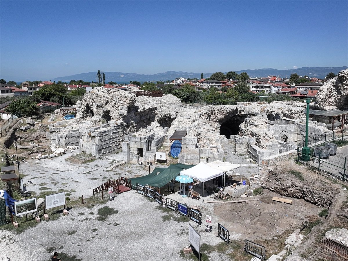 Roma Tiyatrosu'nda bulunan insan iskeletlerinde dikkat çeken bulgu