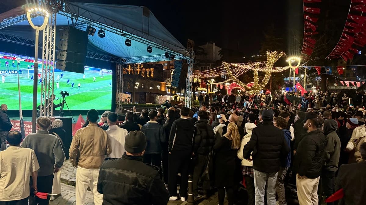 A Milli Futbol Takımı'nın Kosova galibiyeti yurtta coşkuyla kutlandı