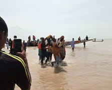 Nijerya'da teknenin batması sonucu 37 kişi hayatını kaybetti