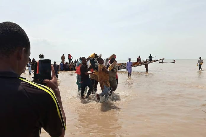 Nijerya'da teknenin batması sonucu 37 kişi hayatını kaybetti