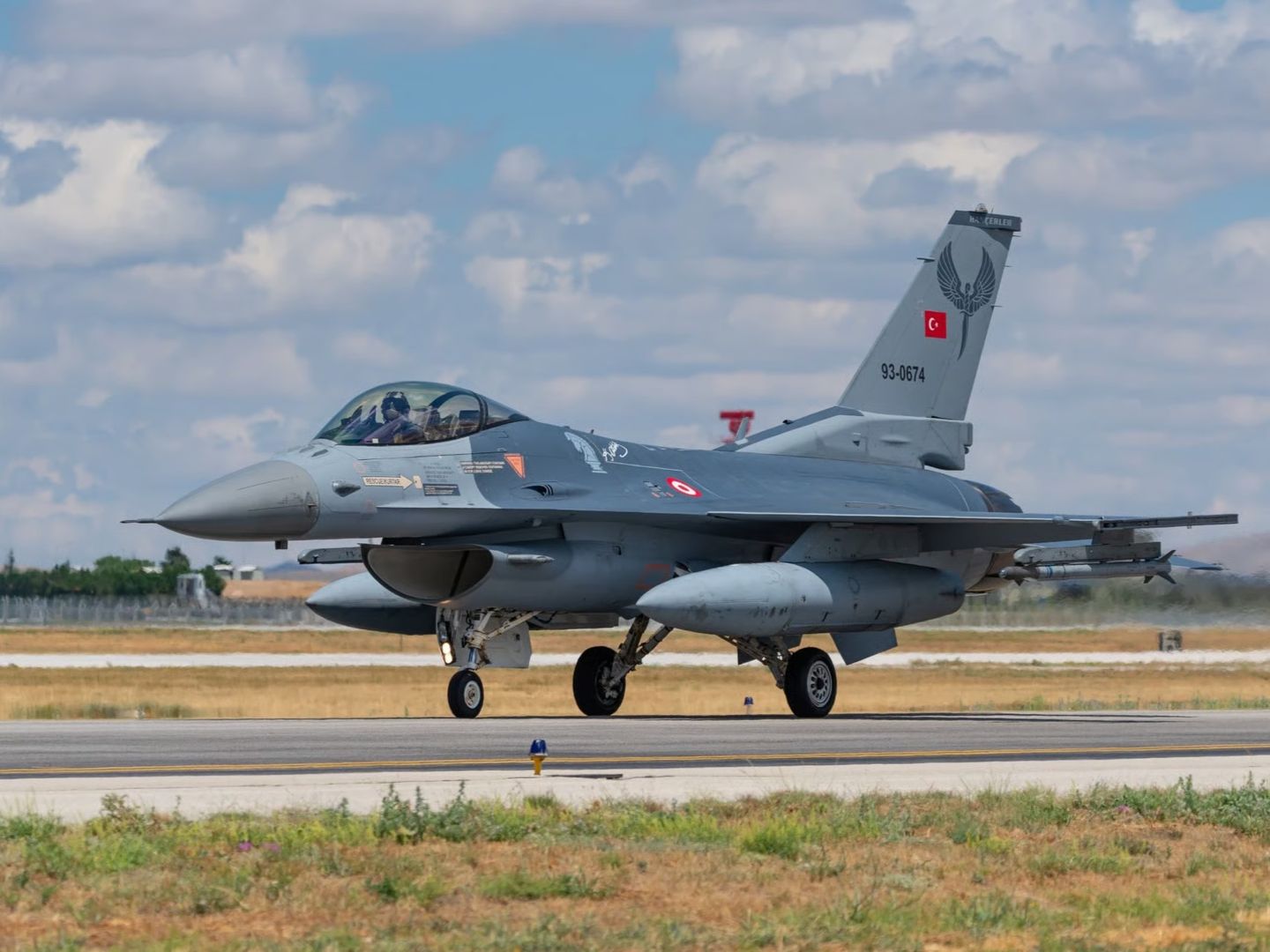 MSB'den Kıbrıs ve Ege mesajı: KKTC hava sahasını ihlal eden uçaklar nedeniyle F-16'lar havalandırıldı