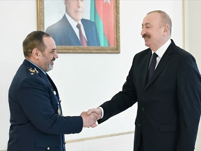 Azerbaycan Cumhurbaşkanı İlham Aliyev İran Savunma Bakanı Aziz Nasırzade’yi kabul etti