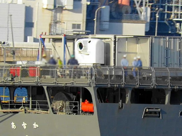 Japon donanması JS Asuka savaş gemisine 100 kW sınıfı lazer silahı entegre etti