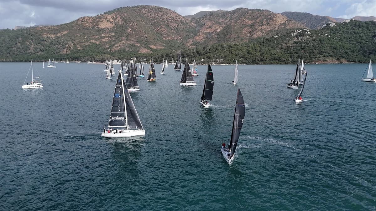 Marmaris yat yarışçıları demirleri vira ederek engin maviliğe yelken açtı