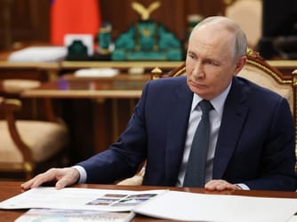 Russian Elite Shift Billions Offshore to Flee Putin's Grasp
