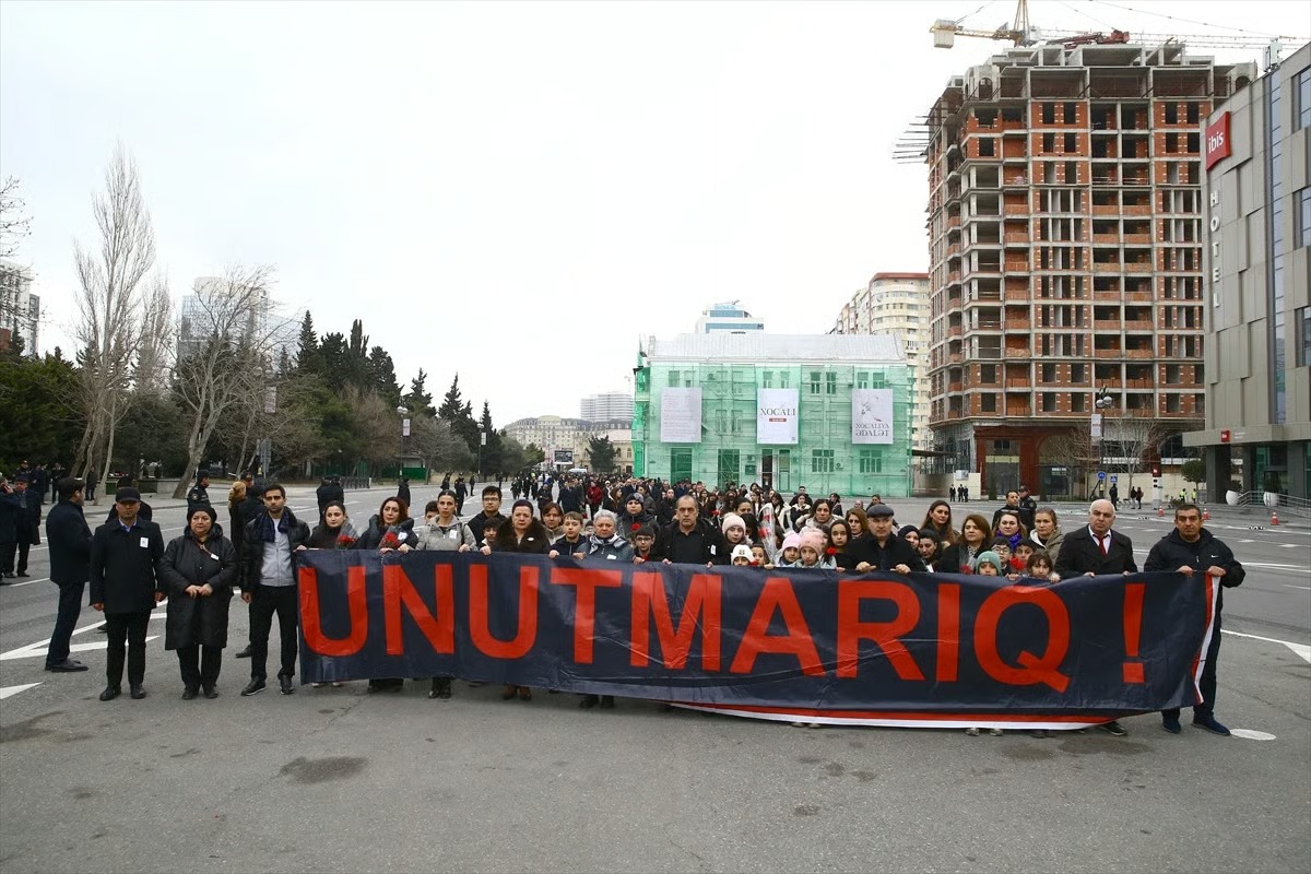 Azerbaycan Hocalı kurbanlarını andı