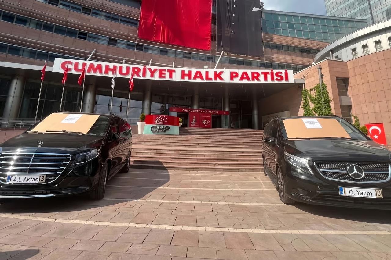 ‘Haram araç’ kavgası WhatsApp’a sıçradı! Küfürler havada uçuştu, grupları ayırdılar 