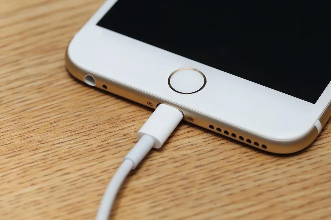 Telefonu sürekli şarjda tutanlar dikkat! Kritik yaz uyarısı 