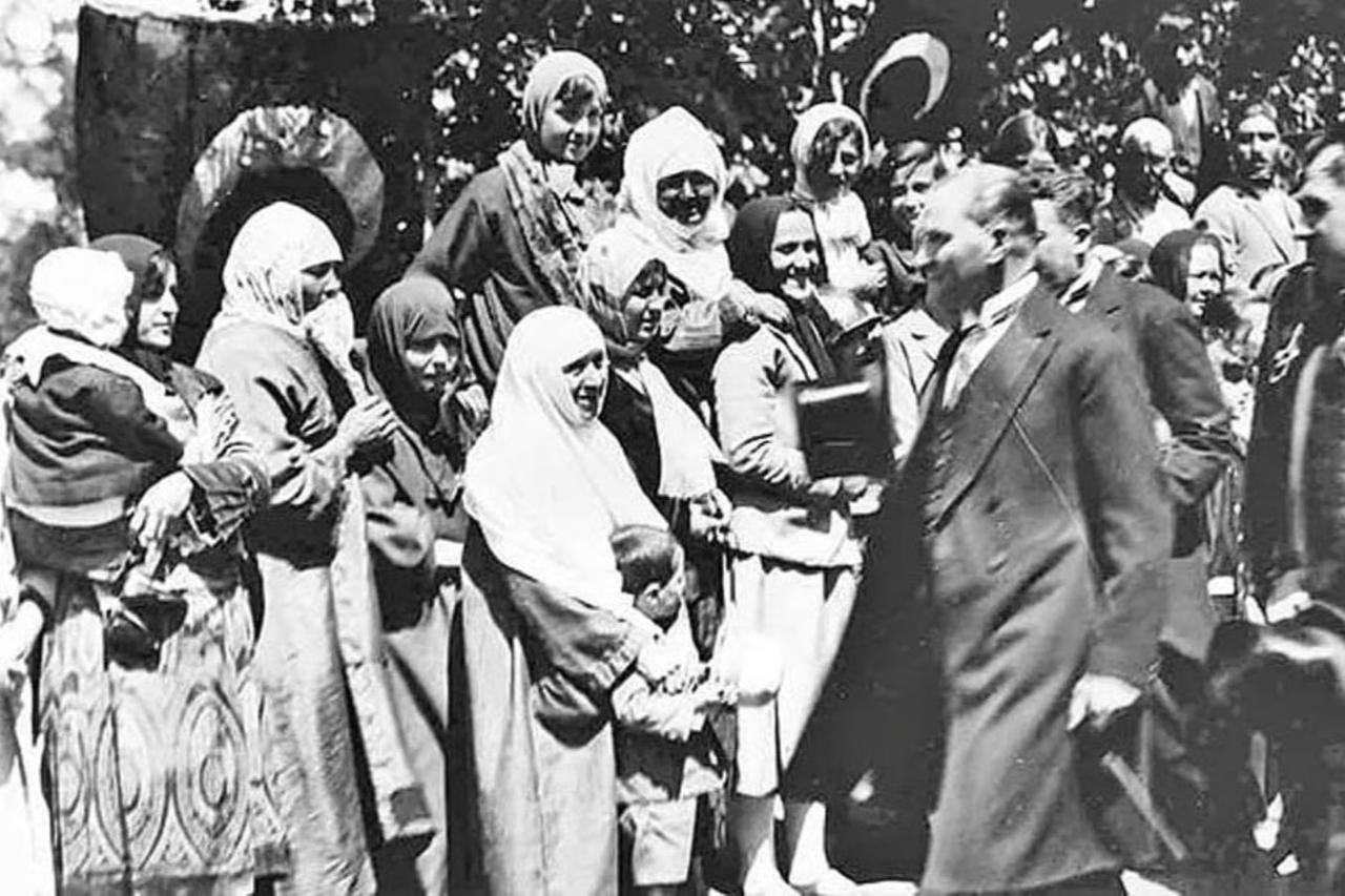 Türk İnkılabı peçeyle uğraşmaz