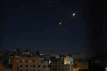 İran, İsrail'i füze yağmuruna tuttu