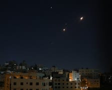 İran, İsrail'i füze yağmuruna tuttu