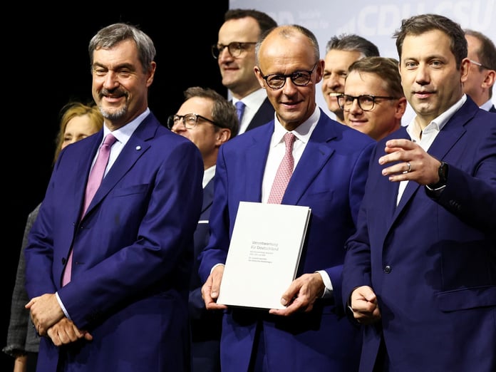Almanya'da koalisyon hükümeti için protokol imzalandı